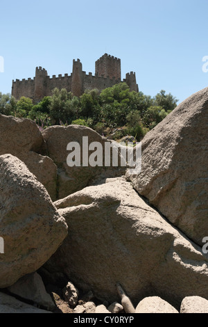 Burg von Almourol steht auf einer felsigen Insel in der Mitte den Tejo, Portugal Stockfoto