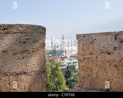 Ulu Cami gebaut die Ulu-Moschee ein UNESCO-Weltkulturerbe in der alten Zentrum von Bursa-Türkei ca. 1395 Blick von den Mauern der Tophane Stockfoto