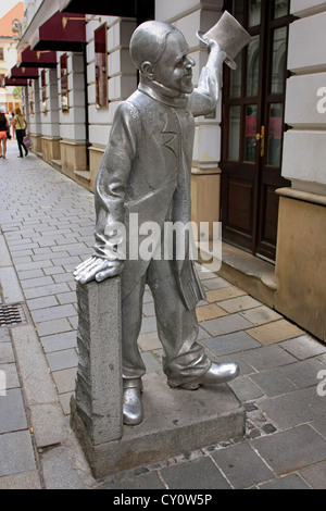 Statue von Schone Naci in Bratislava Altstadt Stockfoto