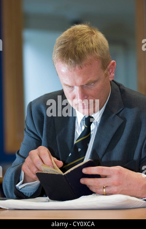 Swansea University Professor Chris Williams, editing The Richard Burton Diaries Buch, das im Oktober 2012 ins Leben gerufen wurde. Stockfoto