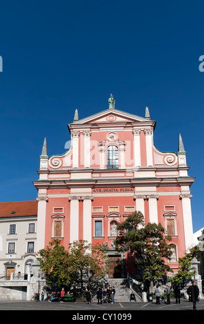 Franziskaner-Kirche befindet sich auf dem Prešeren Platz in Ljubljana, Hauptplatz der Stadt. Es wurde zwischen 1646 und 1660 erbaut. Stockfoto