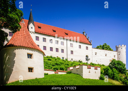 Hohes Schloss (Burg) schaut über Füssen in Deutschland Stockfoto