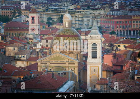 Vieux Nice - Altstadt bei Sonnenaufgang mit St Réparate Cathedral im Vordergrund Nizza Cote d ' Azur Alpes-Maritimes, Frankreich Stockfoto