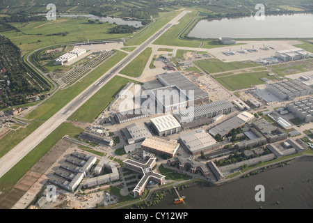 Luftaufnahme des Flughafens Hamburg-Finkenwerder, Hamburg, Deutschland. Stockfoto