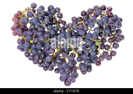 Herz aus roten Reben ganz einfach im Herbst Trauben Beeren hergestellt. Isoliert Stockfoto