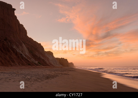 Portugal, Algarve, Praia da Falesia, Sonnenaufgang Stockfoto