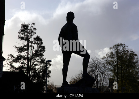 Die Statue des Künstlers Thomas Jones 1742-1803 im Tempel Gärten Llandrindrod Wells, Wales, UK Stockfoto