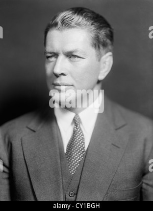 Oldtimer-Portraitfoto des Boxers Gene Tunney (1897 – 1978) – Tunney, bekannt als „The Fighting Marine“, war von 1926 bis 1928 Weltmeister im Schwergewicht. Undatierte Aufnahme von Harris & Ewing. Stockfoto