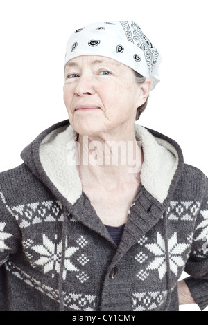 Ältere Frau in Winterkleidung und tragen Kopftuch, Porträt. Stockfoto