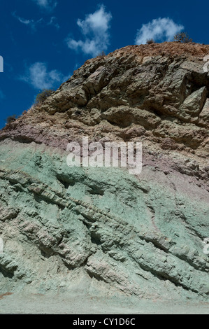 Farbigen vulkanischen Gesteine auf Fuente Los Azulejos, Gran Canaria, Kanarische Inseln-Spanien, einem beliebten touristischen Ort Stockfoto