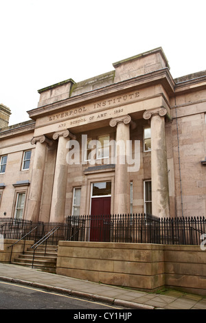 Das Liverpool Institute for Performing Arts, LIPA, hat seinen Sitz in Sir Paul McCartney alten jungen Schule Stockfoto