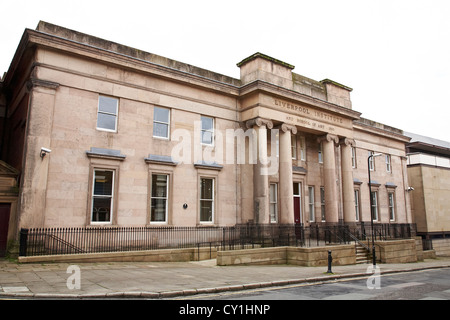 Das Liverpool Institute for Performing Arts, LIPA, hat seinen Sitz in Sir Paul McCartney alten jungen Schule Stockfoto