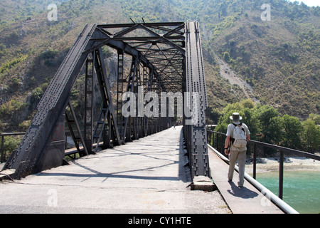 Dragot Brücke über der Vjosa in Albanien Stockfoto