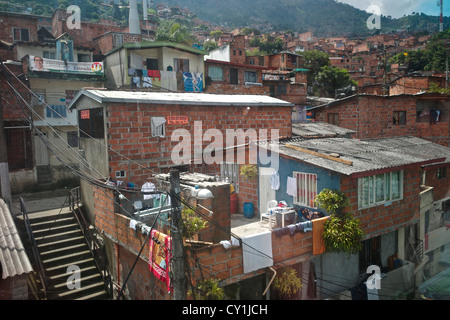 Der Hang-Gemeinschaft von Santo Domingo in Medellin auch bekannt als Comunas. Stockfoto