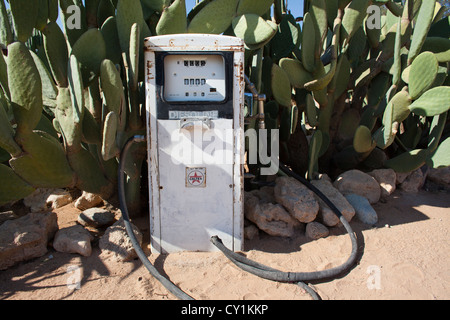 altes Pumpwerk in Solitair, namibia Stockfoto