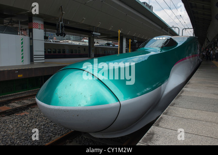 Das neue Hayabusa Shinkansen Bahnhof Tokio Japan Stockfoto