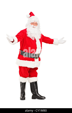 In voller Länge Portrait von ein happy Santa Claus gestikulieren Willkommen auf weißen Hintergrund isoliert Stockfoto