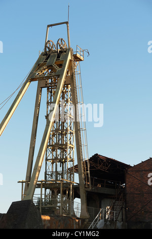 Rostige Fördergerüst in der verlassenen mine Lousal, Grandola, Portugal Stockfoto