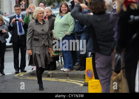 Camilla, Herzogin von Cornwall besucht Marlborough in Wiltshire. Stockfoto