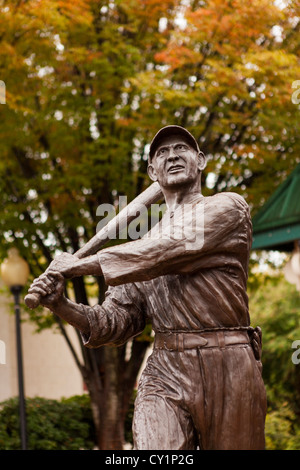 Park und Statue, die berüchtigten amerikanischen Baseball-Spieler Shoeless Joe Jackson in Greenville, South Carolina. Stockfoto