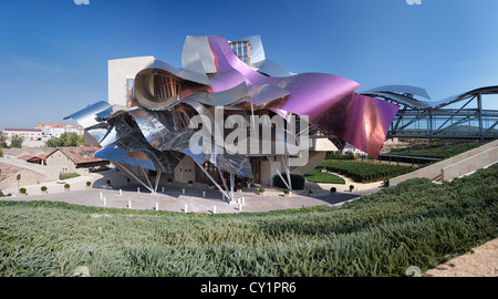 Pano - Hotel Marques de Riscal (entworfen von Frank Gehry) bei El Ciego, Rioja Alavesa, Alava, Pais Vasco, Spanien Stockfoto