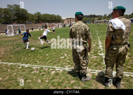 Kabul. Bundeswehr militärische Kinder Spiel Kinder afg Stockfoto