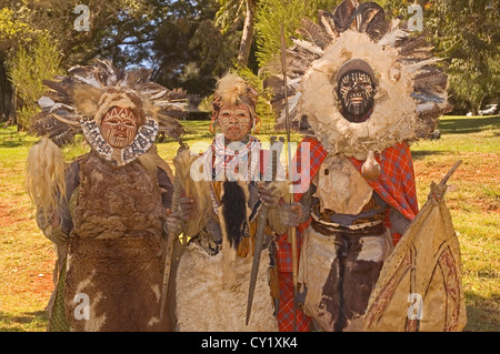 Afrika, Kenia, Thomson fällt, Kikuyu Krieger & Frauen Stockfoto