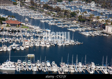 Hunderte von Booten und Yachten sind in Marina Del Rey in Los Angeles festgemacht. Stockfoto