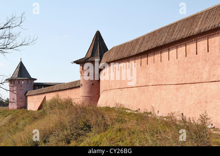 Mauer des Klosters des Heiligen Euthymios in Susdal, Russland Stockfoto