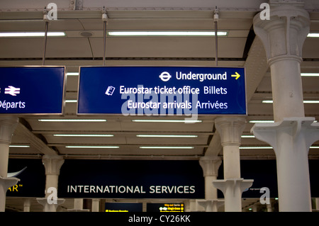 Eurostar unterzeichnen, Bahnhof St. Pancras International, London, UK Stockfoto