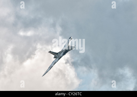 Britische kalten Krieges Nuclear Bomber der Delta Winged AVRO Vulcan XH558 drehen Overhead bei der 2012 RIAT Fairford Stockfoto