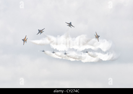 Der schwarze Adler-Display-Team aus Südkorea führen ein tolles Display Kunstflug Präzision in ihren koreanischen T50 Jets Stockfoto