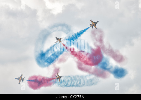 Der schwarze Adler-Display-Team aus Südkorea führen ein tolles Display Kunstflug Präzision in ihren koreanischen T50 Jets Stockfoto