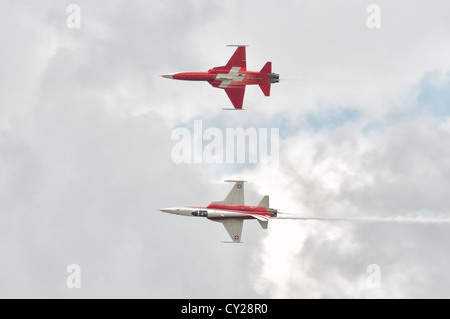 Die Patrouille Suisse anzeigen anzeigen Kunstflugstaffel in ihre Northrop F-5E Tiger II Display an der 2012 RIAT Stockfoto