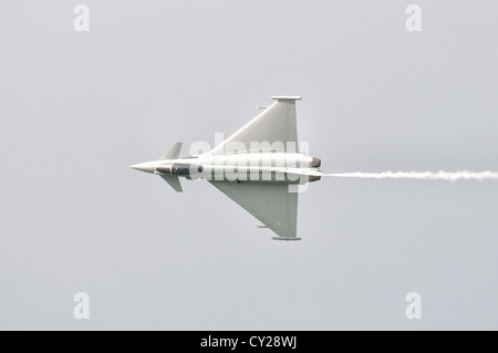 Eurofighter Typhoon FGR4 ZK333 von RAF Leuchars Royal Air Force Station zeigt am 2012 Royal International Air Tattoo Stockfoto