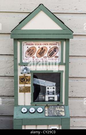 Knotts Berry Farm, Kalifornien, USA. Drücken Sie eine Souvenir-Penny-Maschine. Stockfoto