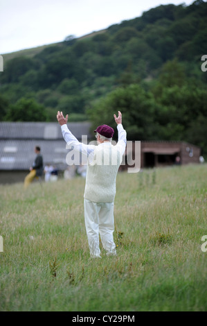 Cricket-Match im Auslauf House, Sun Inn in ESK, North yorkshire Stockfoto