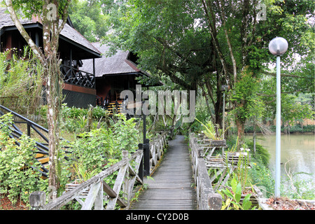 Gast-Chalets im Sepilok Nature Resort, Sandakan Bezirk, Sabah, Borneo, Malaysia, Südost-Asien Stockfoto