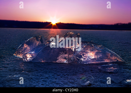 Sonnenuntergang über dem Eisberg Stockfoto