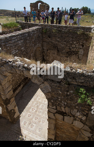 Reisegruppe, römische Ruinen von Bulla Regia in der Nähe von Jendouba Tunesien Stockfoto