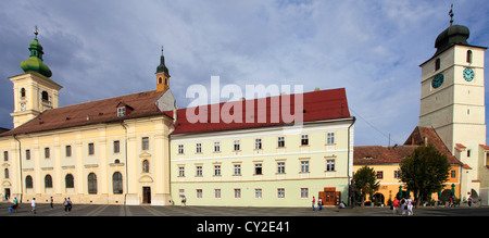 Rumänien, Sibiu, Piata Mare, katholische Kirche der Heiligen Dreifaltigkeit, Ratturm, Stockfoto