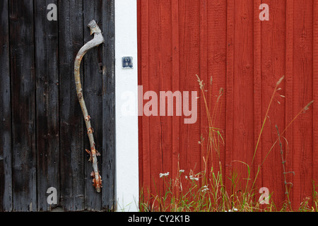 Detail einer Tür auf einer traditionellen Bootshaus in Schweden Stockfoto