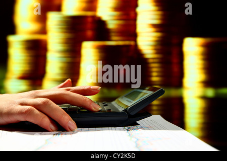 Geschäftsmann berechnen Einkommen Finanzen Konzept Stockfoto