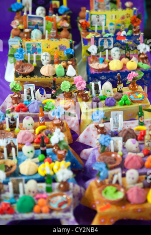 Ofrendas, gezuckertem süßes Altar Angebote zu feiern Tag der Toten, auf Jamaika Markt in Mexiko-Stadt DF Stockfoto