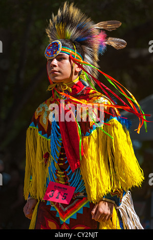 Chumash Indianer Teen tanzen Stockfoto