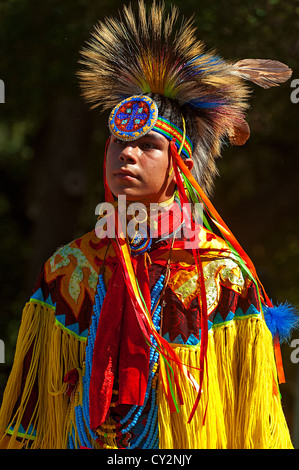 Chumash Indianer Teen tanzen Stockfoto