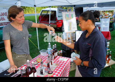 Massachusetts, Nordost, Neuengland, Plymouth, Plimoth Plantation, Bauernmarkt, Verkäufer von Verkäufern, Stände Stand Händler Händler Markt Markt Stockfoto