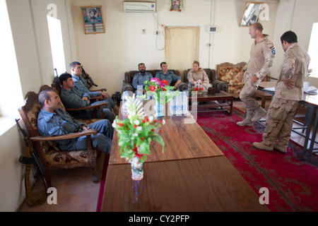 Niederländische Polizei Mentoren Training afghanische Polizisten in Kunduz. Stockfoto