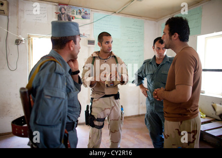 Niederländische Polizei Mentoren Training afghanische Polizisten in Kunduz. Stockfoto