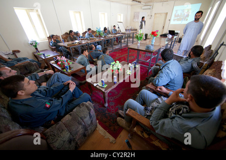 Niederländische Polizei Mentoren Training afghanische Polizisten in Kunduz. Stockfoto